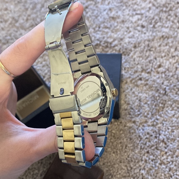 Michael Kors Watch - Picture 4 of 6